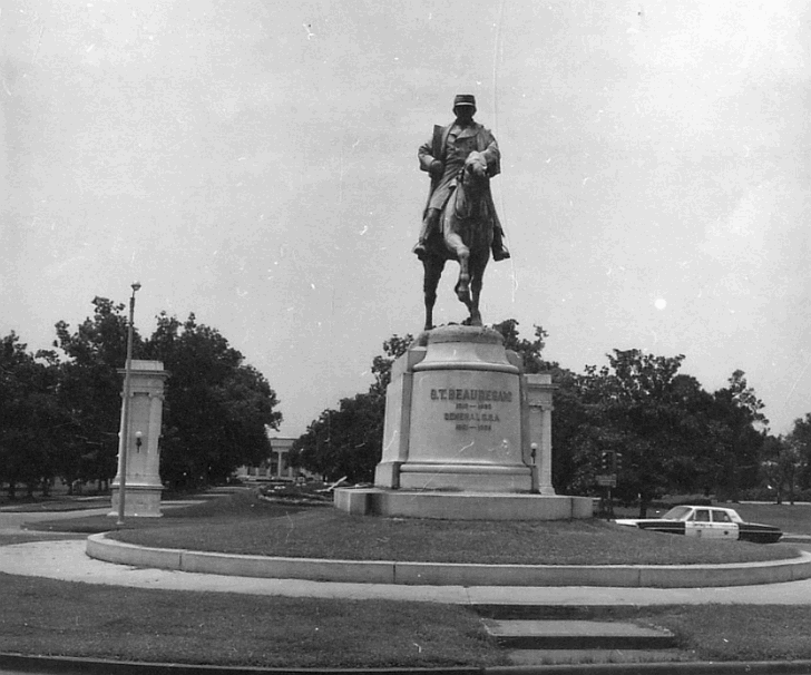 CityPark/1960sBeauregardMonument.gif