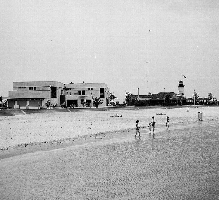 LakePontchartrain/PontBeach1940.gif