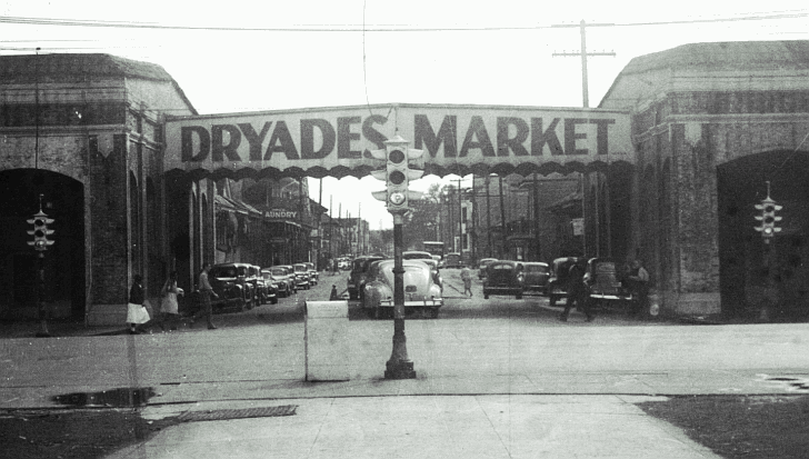 MakinGroceries/DryadesMarketCirca1940sCloseUp.gif