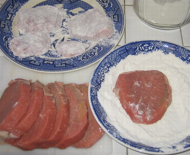 MakingGrillades/SliceRoast3quarterinch.jpg