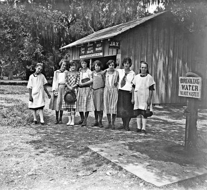 SignsOfNewOrleans/1925Girls.jpg