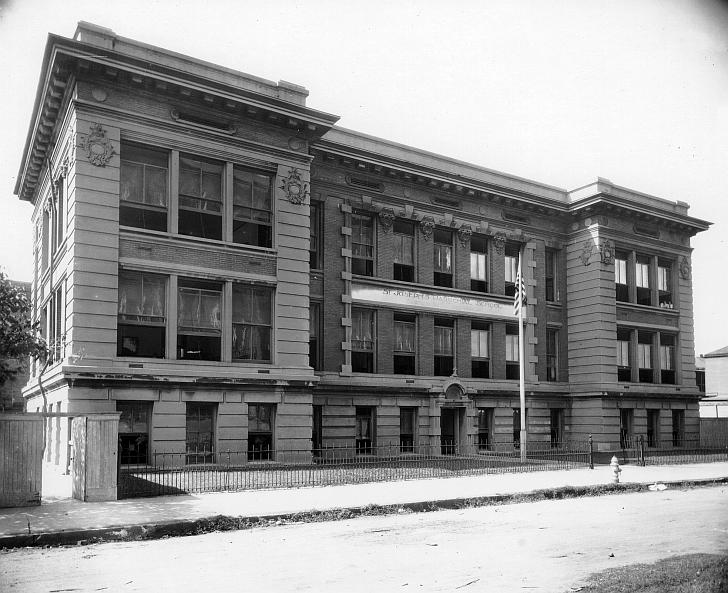 SignsOfNewOrleans/CaptainnPizzatiStJosephsSchool.jpg